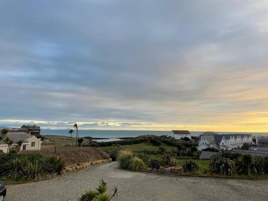 Lagoon View - Sea View- Pet Friendly - 2 Bed Apt - En-Suite Trearddur Exterior foto