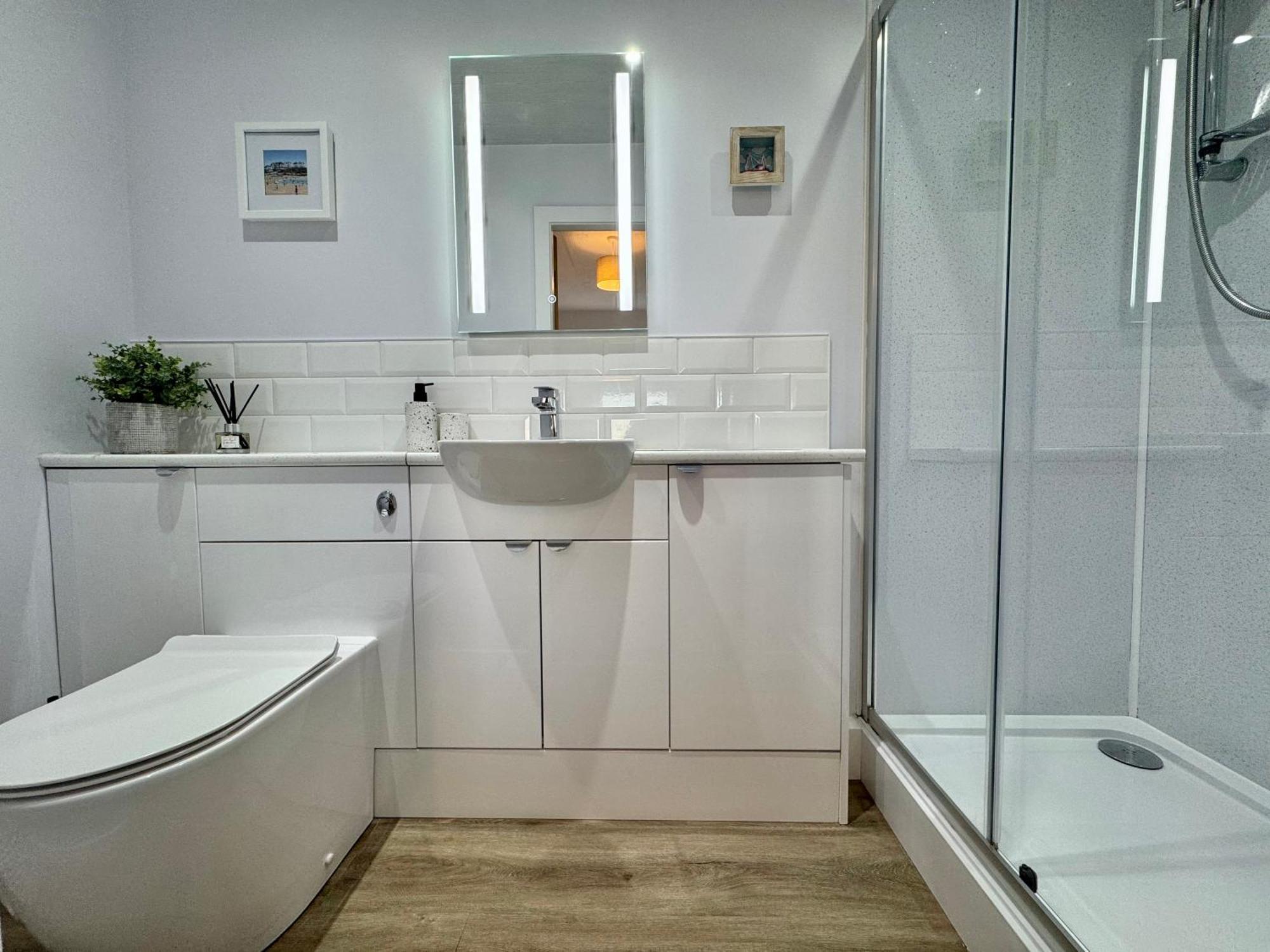 Lagoon View - Sea View- Pet Friendly - 2 Bed Apt - En-Suite Trearddur Exterior foto